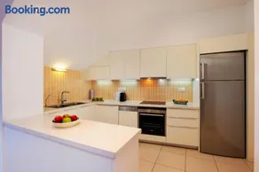 Idyllic Beachfront House - Image 5