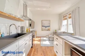 Stay Portland - The Charmante Suite- Breweries & Boutiques - Image 2