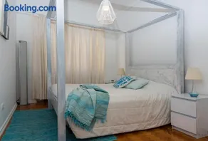 Flat With a Garden in Belem - Image 1