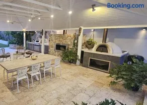 Hillarys Holiday Haven Coastal Retreat - Image 2