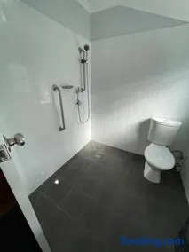 Orford Prosser Holiday Units - Image 3