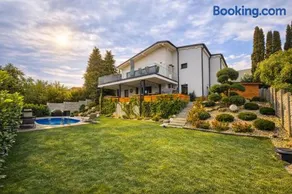 BB Central Apartment with pool and garden - Image 2