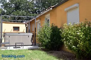Paradis Provencal Le Calme total, Grande Piscine et Jacuzzi Chauffé, Salle de Jeux et Fresque du Nougat, Intimité - Image 1