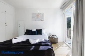 1 bedroom Boutique in St Kilda East with secure parking - Image 2