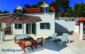 Three-Bedroom Holiday Home In Pucisca - Image 4