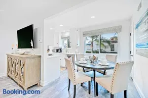 Balboa Island Diamond Resort Compound - Image 2