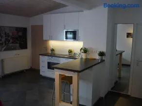 Wohnen im ehemaligen Kaminstudio mit Klimaanlage - Image 1