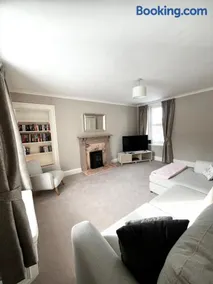 Two Bedroom Apartment in Bridge of Allan - Image 1