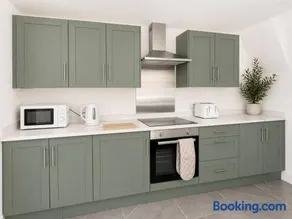 Modern 3 Bed House Ideal for Contractors - Image 2
