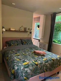 Sfeervol huisje, dichtbij bos en centrum - Image 3
