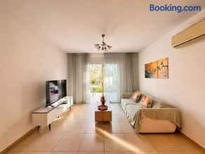 Elysia Park 13 - Cozy Home with 2 Bedrooms - Pool, Gym, Center Paphos - Image 2