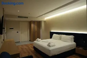 Bounty Hotel - Image 3