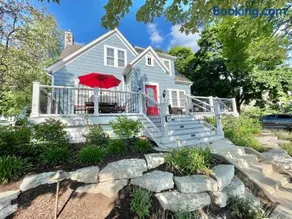 Walk Downtown & River Stylish Cozy Stay w Huge Porch - Image 5