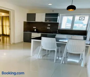 Mirage Luxuria Inn - Image 3