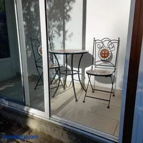 Petit studio parmi les pins et les cypres - Image 3