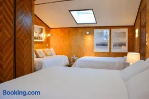 Casa Azul - 2min walk to the Beach, in the Historical Center of Sesimbra - Image 4