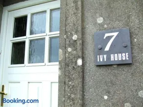 Ivy House Holiday Home - Image 2