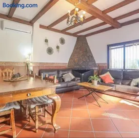 Spacious Villa in Guillena with Garden and Private Pool - Image 1