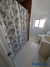 Alert Bay, Spacious Executive Suite with Panoramic Ocean Views - Image 1