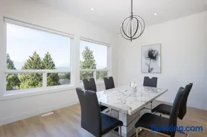Spacious 6BR Home with Terrace Views and Parking nearby parks golf and resorts - Image 3