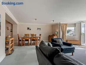 2 Bed in Tenby oc-fb032 - Image 2