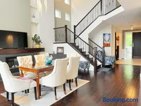 Quiet And Spacious Private Suite & Separate Bathroom - Image 1