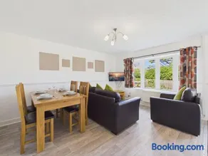 Lodge 33 - 2 bed with Parking - Image 1