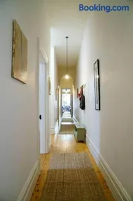Charming Fitzroy Terrace Walk, Dine & Explore - Image 3