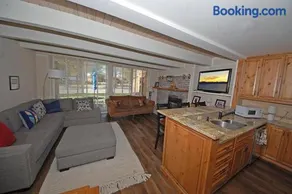 357 Ala Wai Blvd, Unit 209 home - Image 2