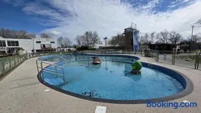 3BR Family Caravan Steps Away From Beach With Free WiFI, Smart TV & Fishing Lake, Arcades - Image 3