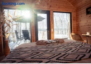 Namelis prie ežero I Medaus Žemė - Lakefront Lodge Lithuania - Image 4