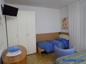Aparthotel Feeling at Home - Image 5