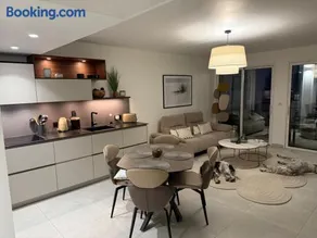 2-bedroom apartment with breathtaking ocean view - Image 3