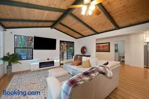 Scenic Forest Cabin with Deck l Best Value for Weekly & Monthly Stays - Image 2