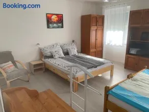 Fészek Apartmanház - Image 1