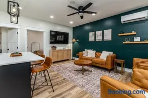 Modern 1BR Downtown Near Stone Face - Image 4