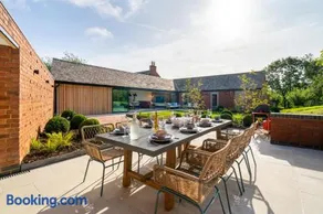 The Barn : Luxury Indoor/Outdoor Countryside Bliss - Image 4