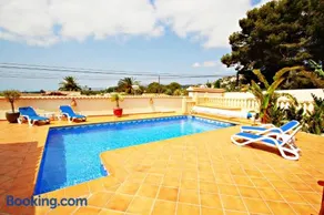 Villa avec terrasse, jardin et barbecue | Vue ville | Parfaite pour le travail à distance - Image 1