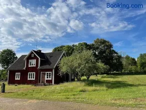 Calm and private country side property with own waterfront by large river - Image 3