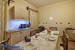 Lemonia Luxury Apartment - Image 5
