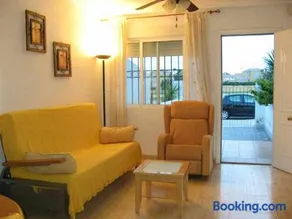 Beach Holiday home with wifi and air con - Image 3