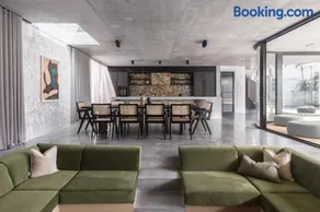 Bunker Byron - Image 4
