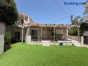 AriAnna Boutique Apartments - Image 1