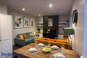 Haywra Apartment LT By Furnished Accommodation - Central Location - Rare FREE PARKING - Family Relocation - Business Stays - Image 3