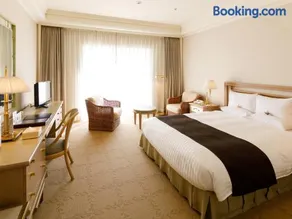 Okura Akademia Park Hotel - Image 1