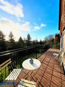 Hilltop walkers paradise with a view sleeps 10 - Image 2