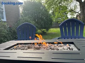 Serene single story, Grill, Fire Pit, fenced yard and Pet friendly stay - Image 2