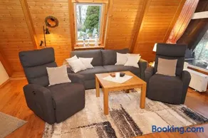 Zeltdachhaus mit grossem Grundstück - Image 2