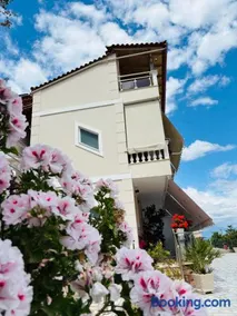 Amazing Familiar Apartments And Rooms - Image 3