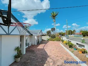 Cheerful 5 Bedroom Holiday Destination - Image 2